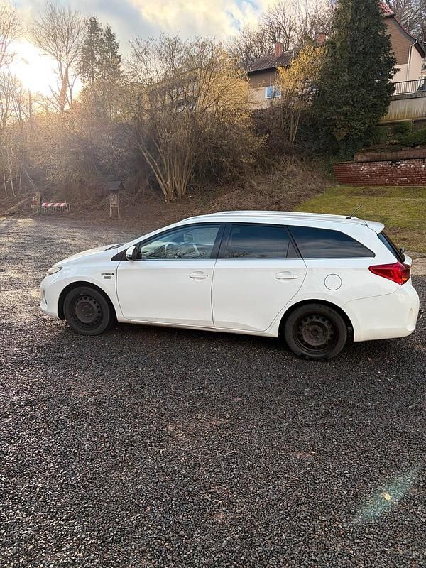 Gebraucht Toyota Auris Hybrid 136 PS (100 kW) 2014 Weiß Kombi