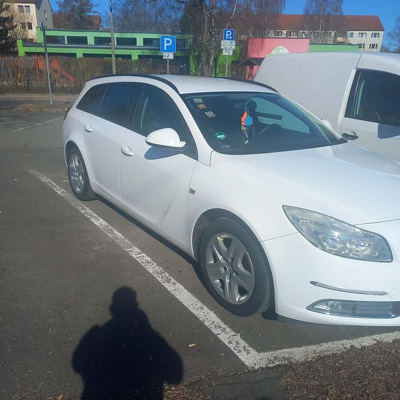 Gebraucht Opel Insignia 131 PS (96 kW) 2010 Weiß Van / Kleinbus