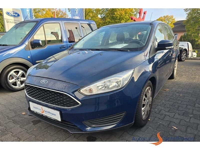 Blau Gebraucht 2015 Ford Focus Limousine | 6.690 € (Fairer Preis) - Bild 1/4