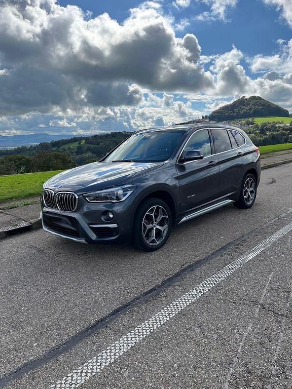 Grau Gebraucht 2017 BMW X1 Advantage SUV | 22.000 € (Etwas zu teuer) - Bild 1/4