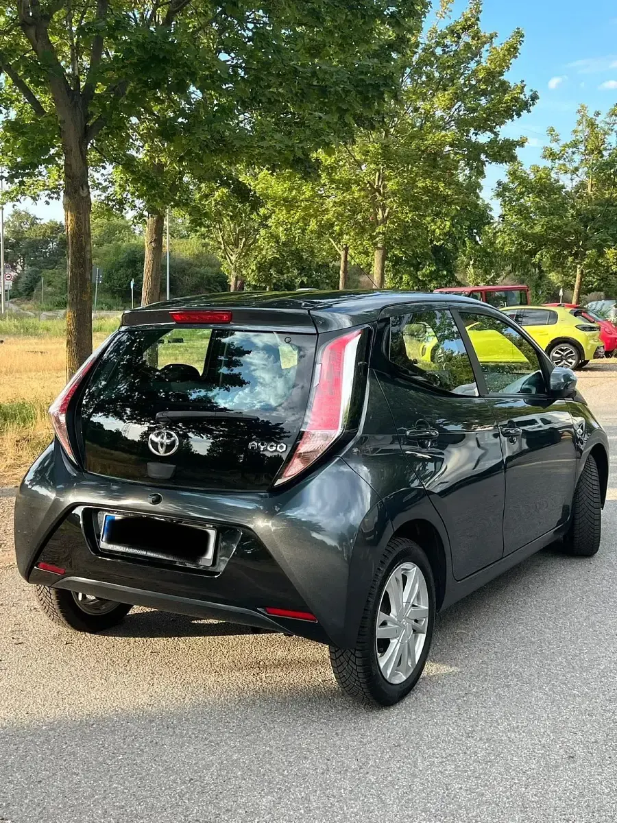Gebraucht Toyota Aygo X-play 69 PS (50 kW) 2015 Grau Kleinwagen