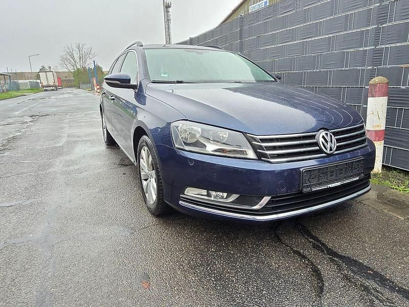Blau Gebraucht 2011 VW Passat Comfortline Kombi | 7.800 € (Fairer Preis) - Bild 1/4