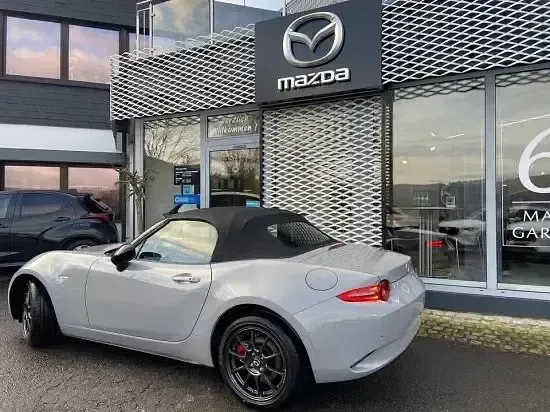 Neu Mazda MX5 Homura-Line 132 PS (97 kW) 2025 Grau Cabrio