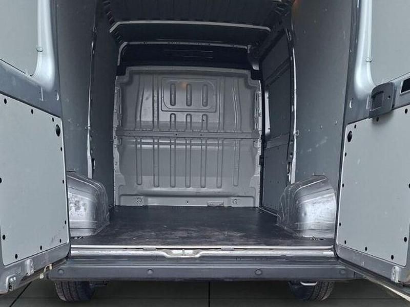 Gebraucht Peugeot Boxer 140 PS (102 kW) 2023 Lack grau artense/metalliclac Van