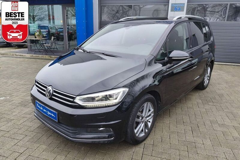 Schwarz (tiefschwarzmet.) Gebraucht 2018 VW Touran Sound Van / Kleinbus | 24.480 € (Fairer Preis) - Bild 1/4