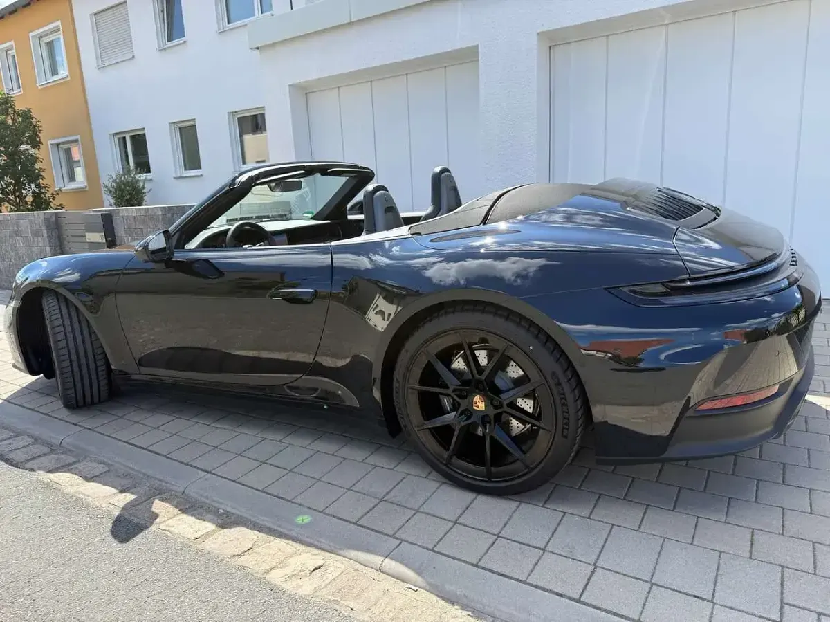 Gebraucht Porsche 911 Carrera Cabriolet 394 PS (289 kW) 2025 Schwarz Cabrio