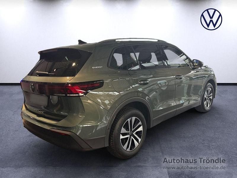 Neu VW Tiguan 150 PS (110 kW) 2026 Grün SUV