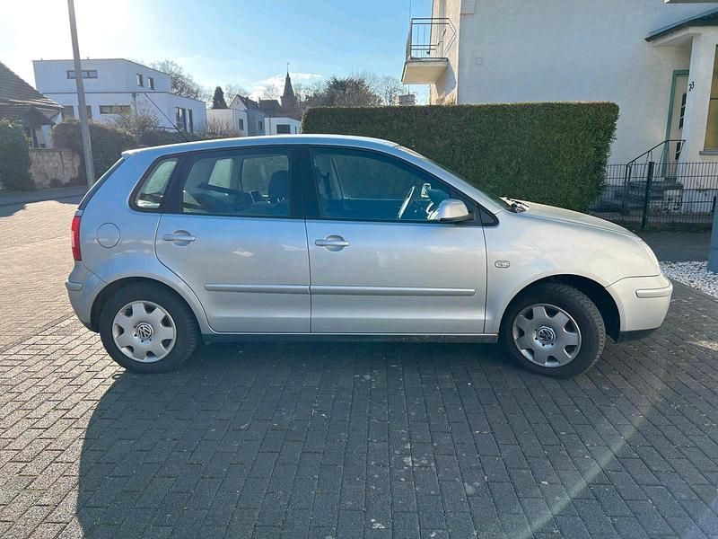 Gebraucht VW Polo 75 PS (55 kW) 2003 Silber Kleinwagen