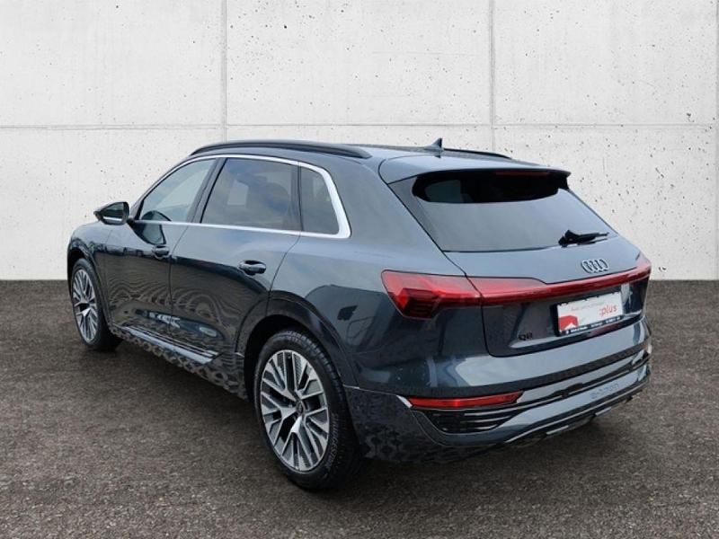 Gebraucht Audi Q8 e-tron Ambiente 300 kW (408 PS) 2023 Manhattangrau metallic (metallic) SUV