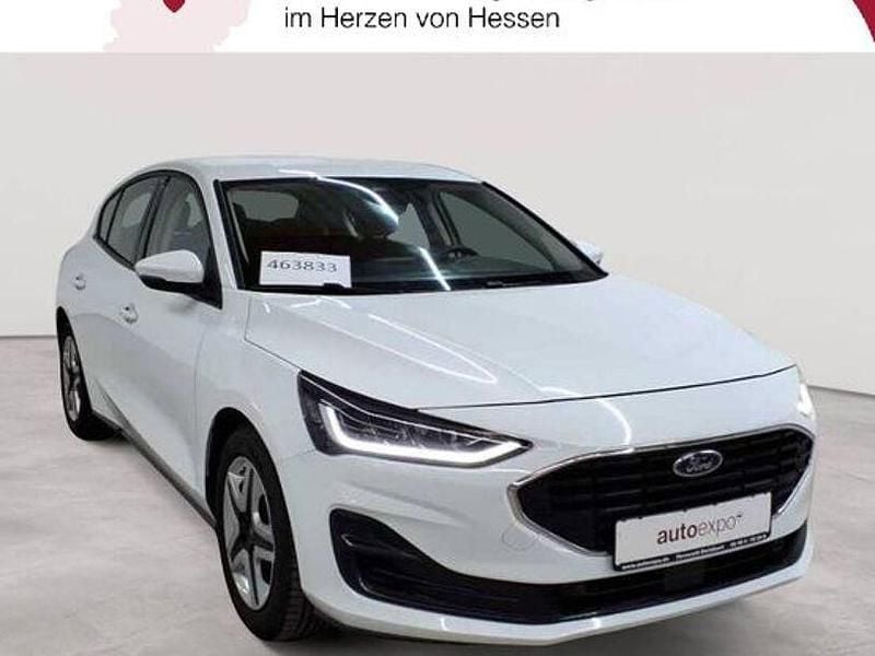 Weiß Gebraucht 2022 Ford Focus Cool & Connect Limousine | 14.489 € (Superpreis) - Bild 1/4