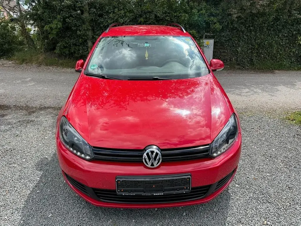 Gebraucht VW Golf VII Trendline 105 PS (77 kW) 2012 Rot Kombi
