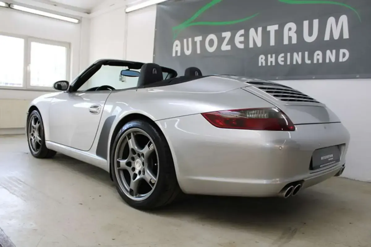 Gebraucht Porsche 911 Carrera Cabriolet 325 PS (239 kW) 2005 Arktissilber metallic Cabrio