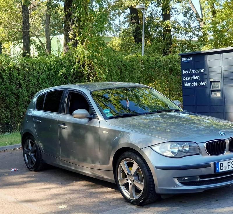 Grau Gebraucht 2010 BMW 118 Kleinwagen | 3.700 € (Fairer Preis) - Bild 1/4
