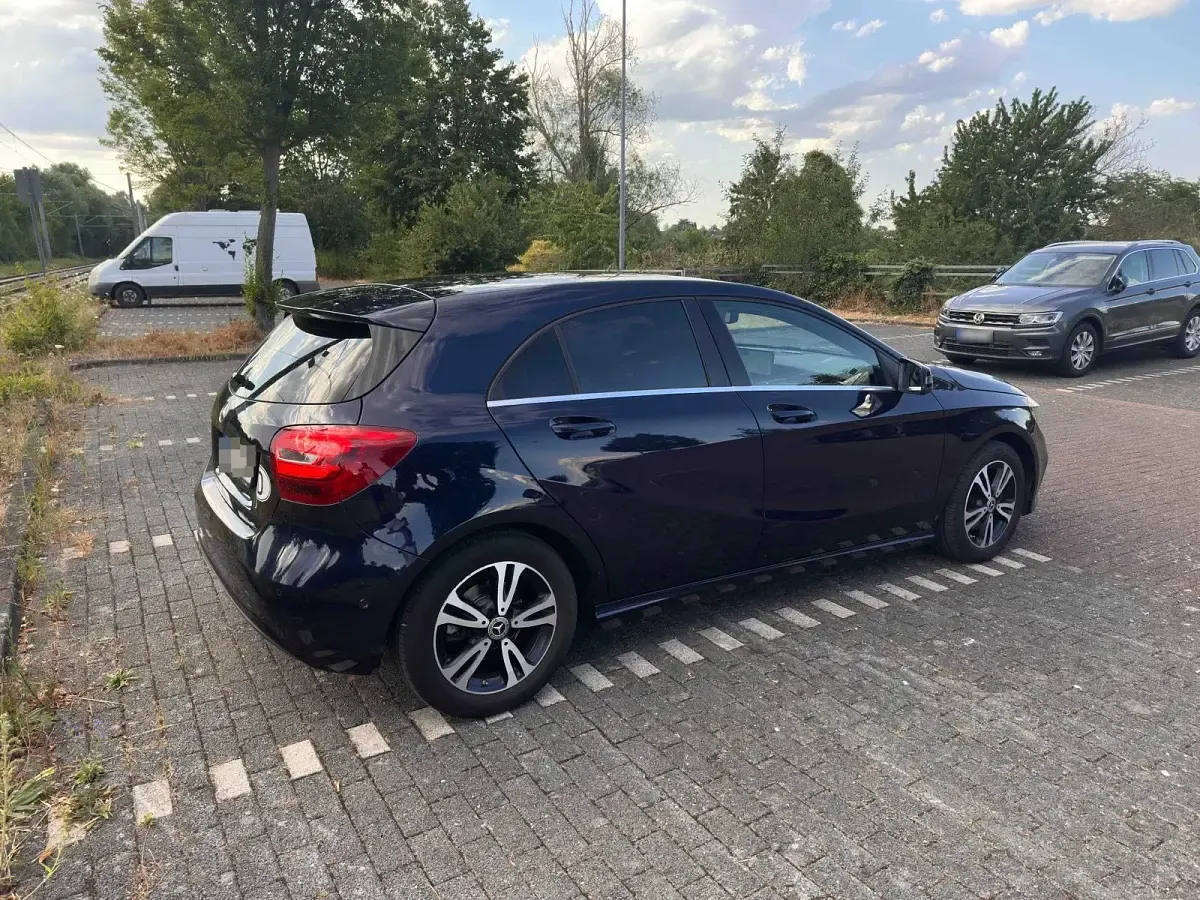Gebraucht Mercedes A160 102 PS (75 kW) 2017 Blau Kleinwagen