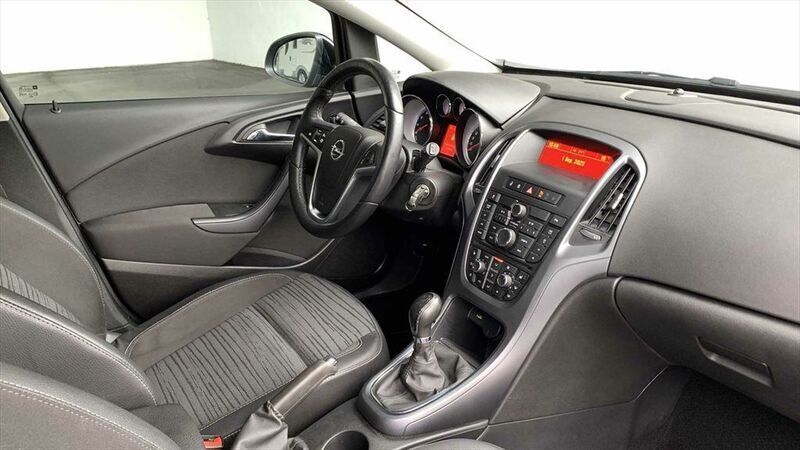 Gebraucht Opel Astra 116 PS (85 kW) 2015 Schwarz / graphitschwarz / metallic Kombi