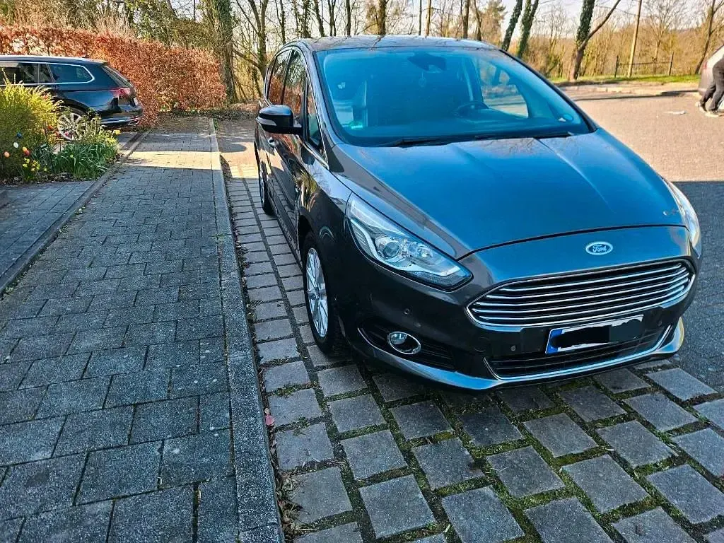 Używany Ford S-MAX Titanium 179 KM (131 kW) 2016 Szary Minivan