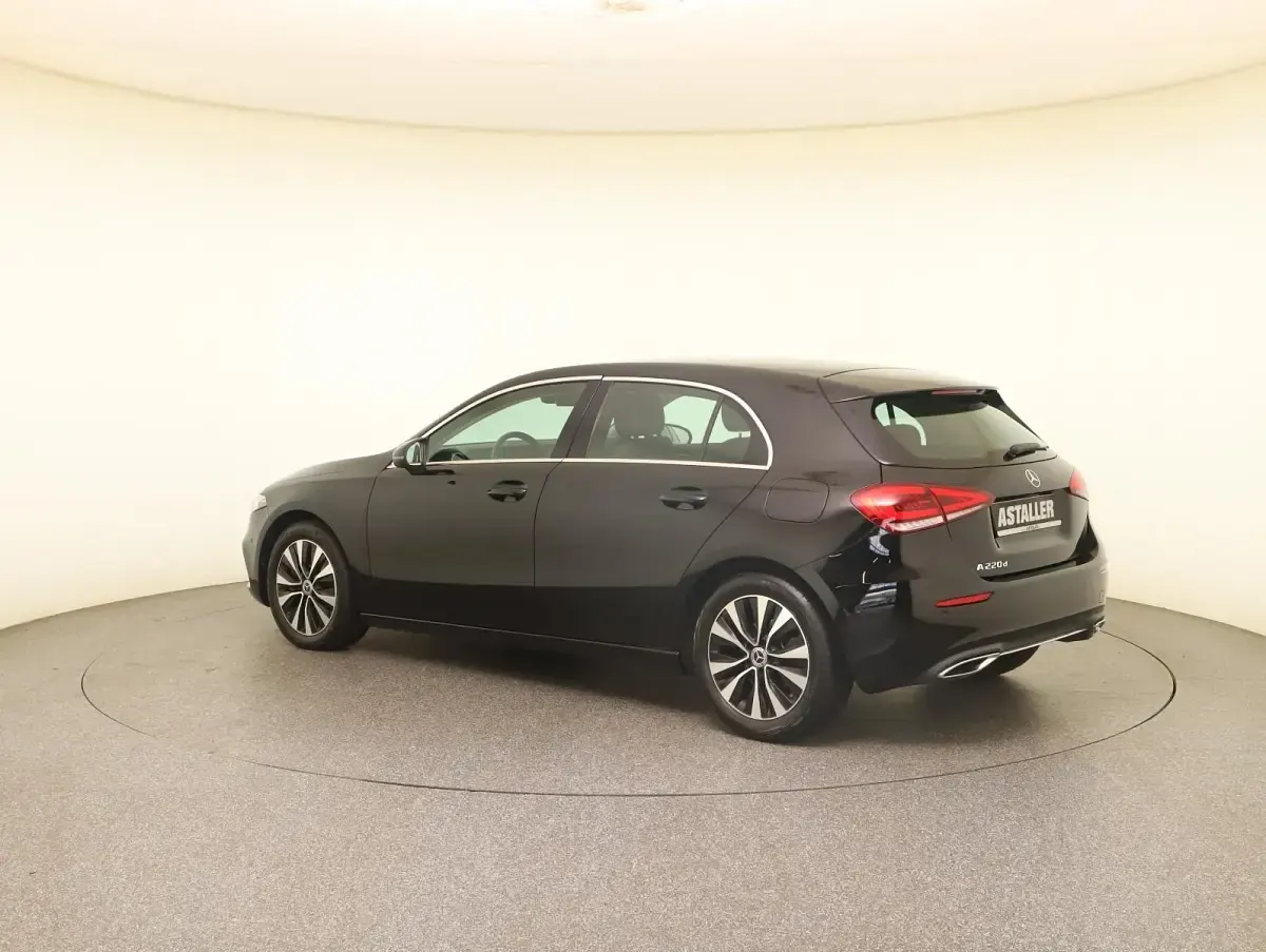 Gebraucht Mercedes A220 Business 190 PS (139 kW) 2021 Unilack nachtschwarz Limousine