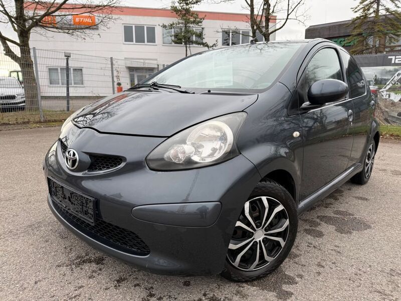 Grau Gebraucht 2006 Toyota Aygo Kleinwagen | 2.490 € (Teuer) - Bild 1/4