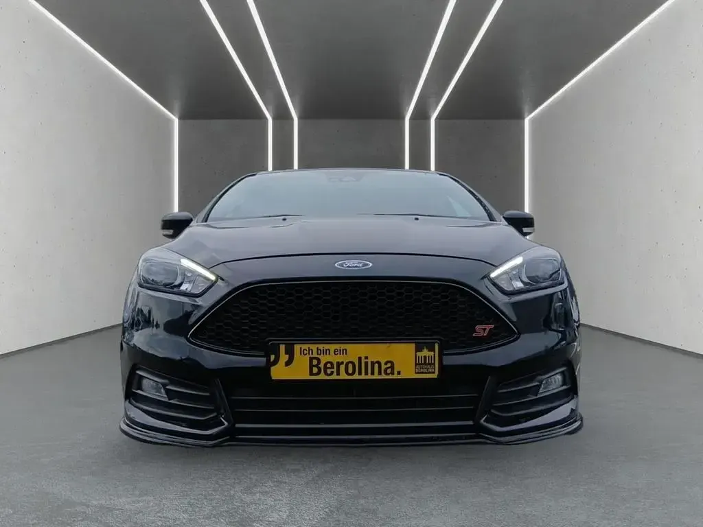 Usado Ford Focus ST 250 CV (183 kW) 2017 Negro Berlina