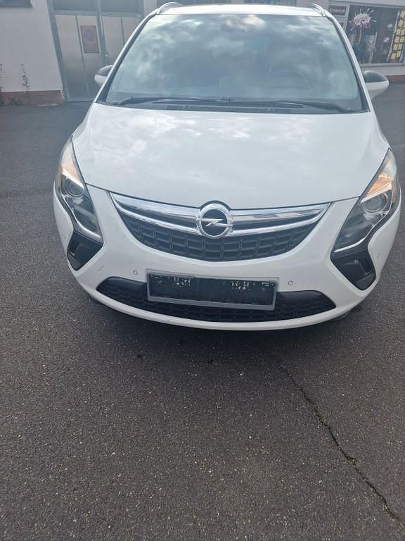 Weiß Gebraucht 2015 Opel Zafira Tourer Style Van / Kleinbus | 8.200 € (Fairer Preis) - Bild 1/4