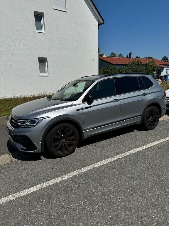 Grau Gebraucht 2022 VW Tiguan Allspace R-line SUV | 38.000 € (Teuer) - Bild 1/4