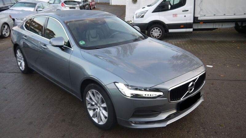 Gebraucht Volvo S90 Momentum 190 PS (139 kW) 2018 Osmium grey Limousine