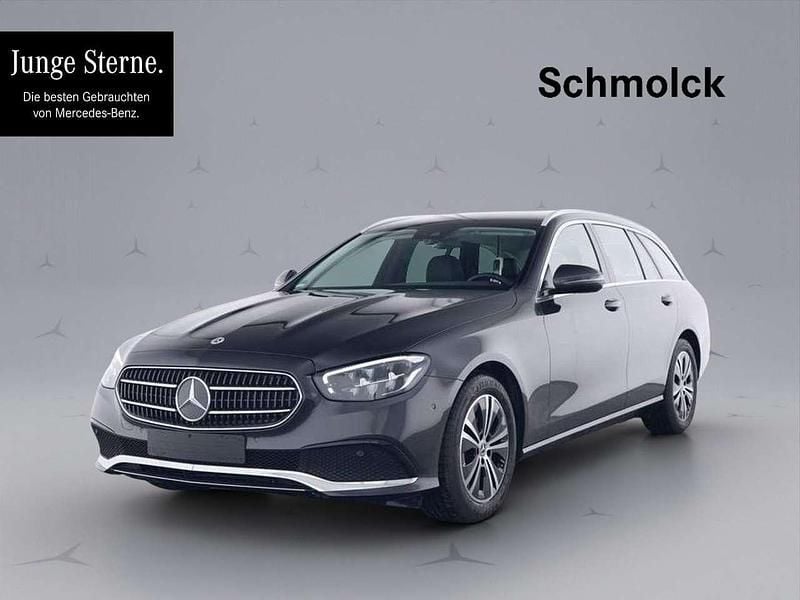 Grau Gebraucht 2023 Mercedes E200 Limousine | 41.400 € (Fairer Preis) - Bild 1/4