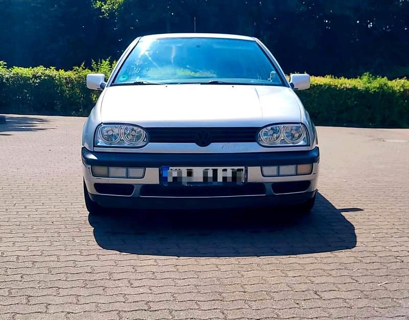Gebraucht VW Golf III 75 PS (55 kW) 1996 Silber Kleinwagen