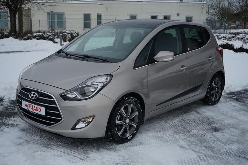 Silber Gebraucht 2018 Hyundai ix20 Space Plus Kleinwagen | 15.490 € (Fairer Preis) - Bild 1/4