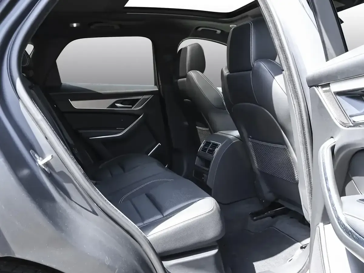 Gebraucht Jaguar F-Pace R-Dynamic 340 PS (250 kW) 2023 Eiger grey SUV