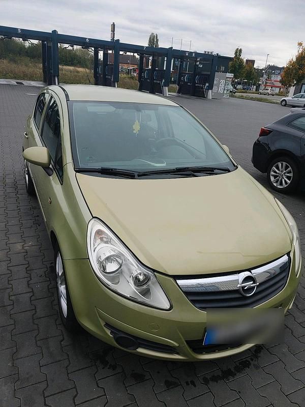 Grün Gebraucht 2006 Opel Corsa Limousine | 1.595 € (Fairer Preis) - Bild 1/4