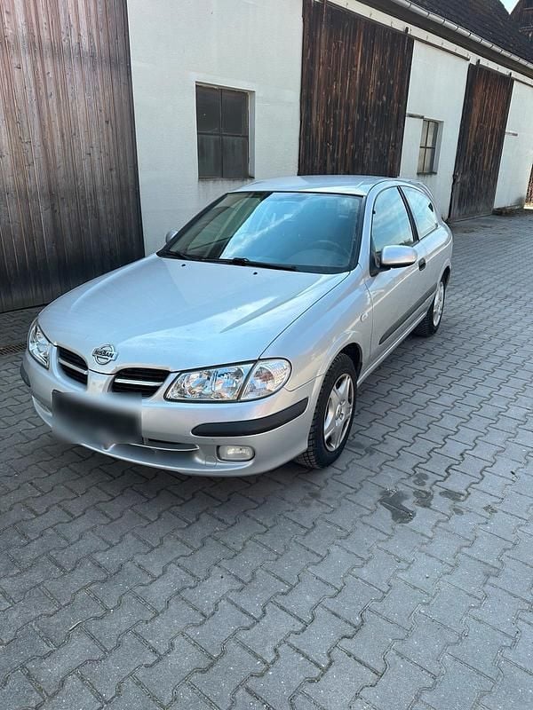 Gebraucht Nissan Almera 114 PS (83 kW) 2000 Silber Kleinwagen