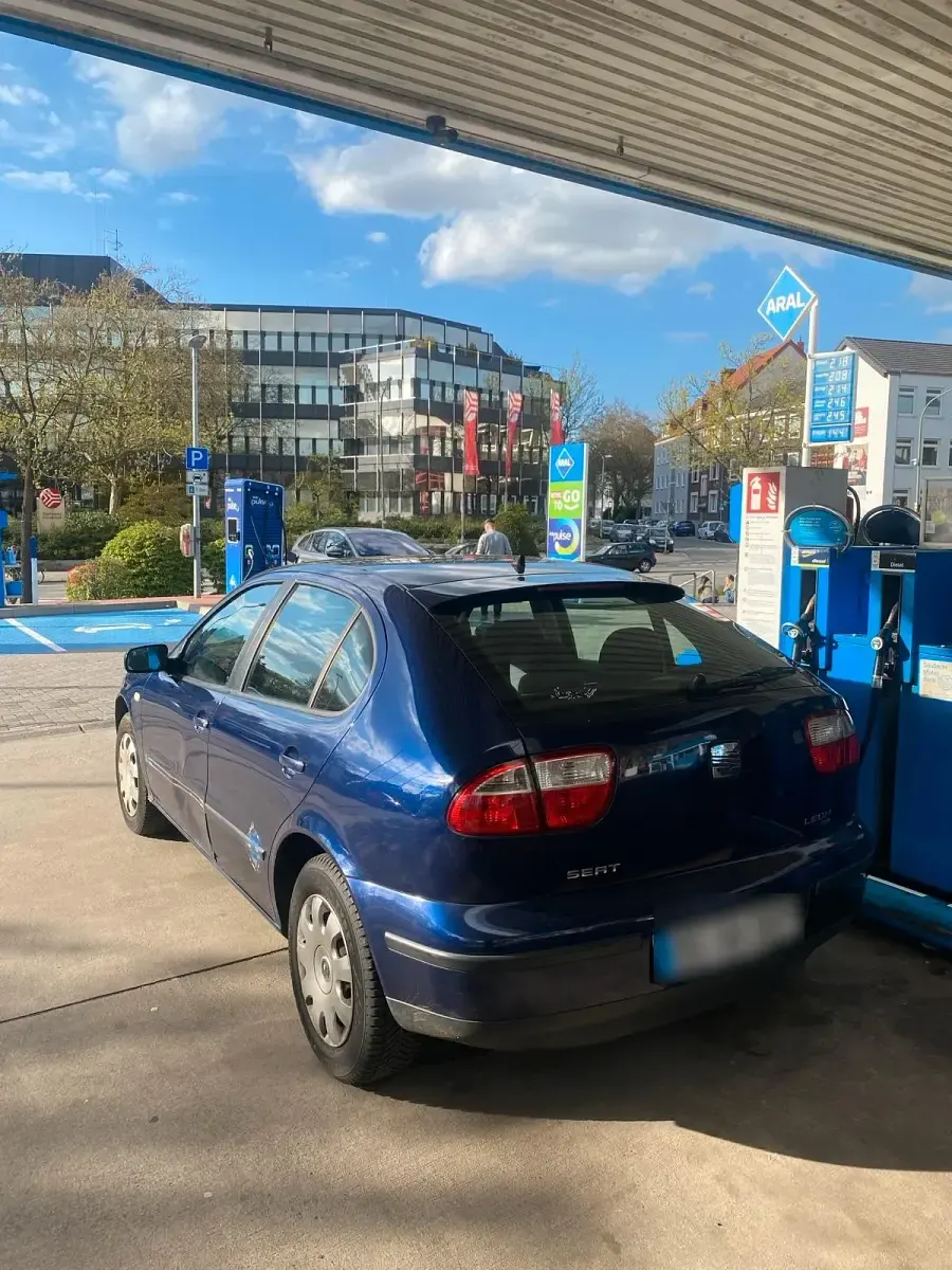 Usata Seat Leon 90 CV (66 kW) 2002 Blu Utilitaria