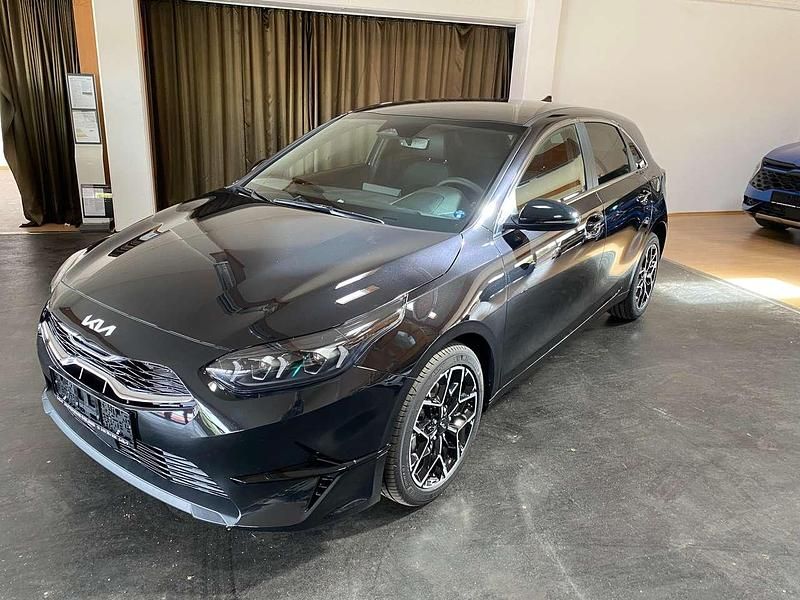 Zilinaschwarz metallic Neu 2025 Kia Ceed Kleinwagen | 23.490 € (Fairer Preis) - Bild 1/4