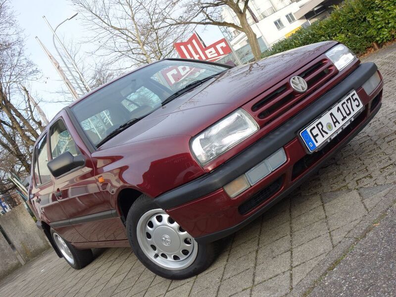 Rot Gebraucht 1993 VW Vento Limousine | 2.600 € - Bild 1/4