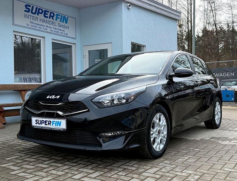 Gebraucht Kia Ceed 101 PS (74 kW) 2024 Schwarz Kleinwagen