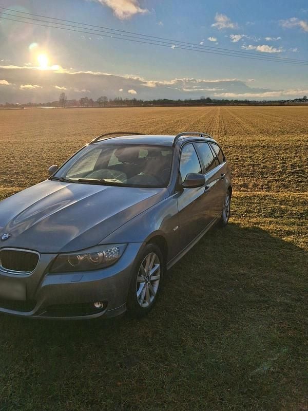 Gebraucht BMW 318 143 PS (105 kW) 2009 Grau Kombi