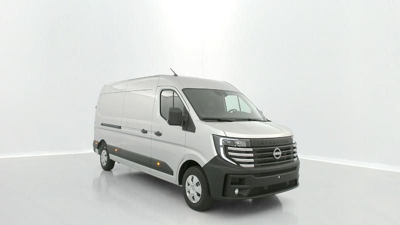 Gebraucht Nissan Interstar 150 PS (110 kW) 2024 Gris etoile Van