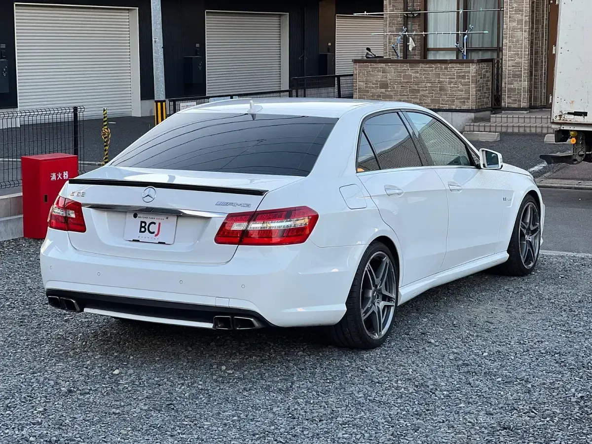 Gebraucht Mercedes E63 AMG AMG 557 PS (409 kW) 2013 Weiß Limousine