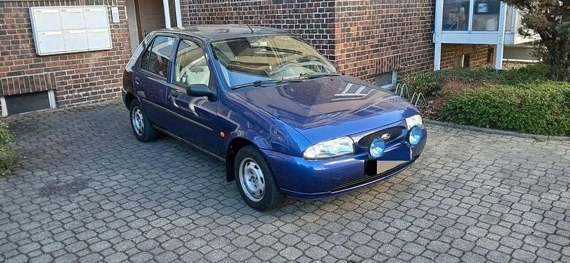 Gebraucht Ford Fiesta Style 75 PS (55 kW) 1999 Violet Kleinwagen
