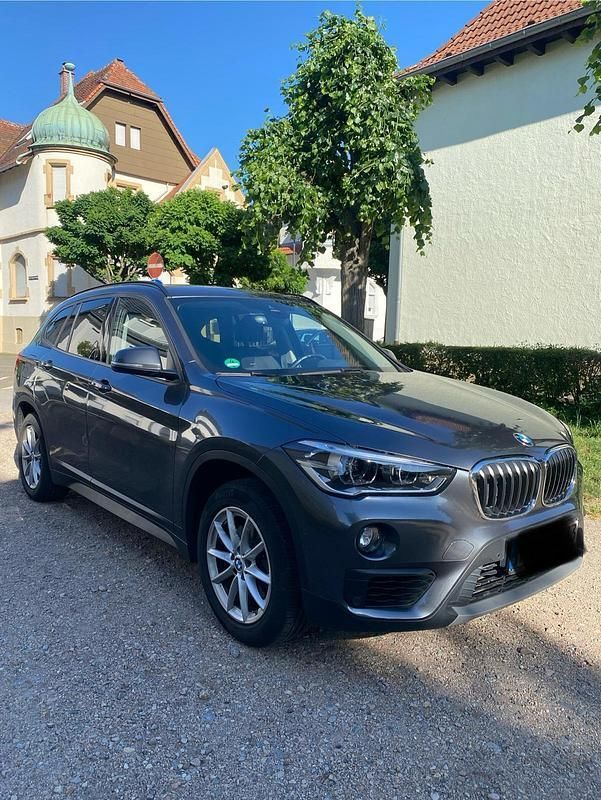 Grau Gebraucht 2018 BMW X1 Advantage SUV | 19.800 € (Fairer Preis) - Bild 1/4