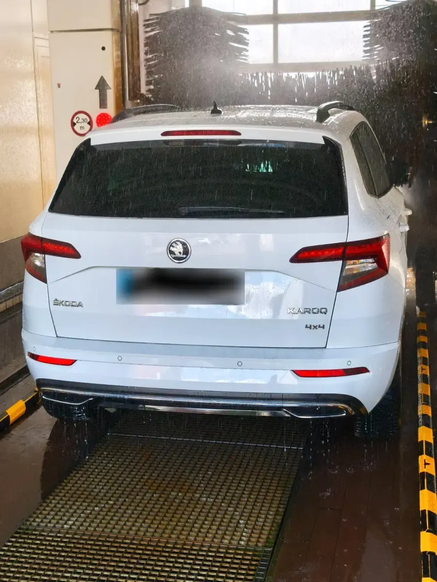 Gebraucht Skoda Karoq SportLine 190 PS (139 kW) 2019 Weiß SUV