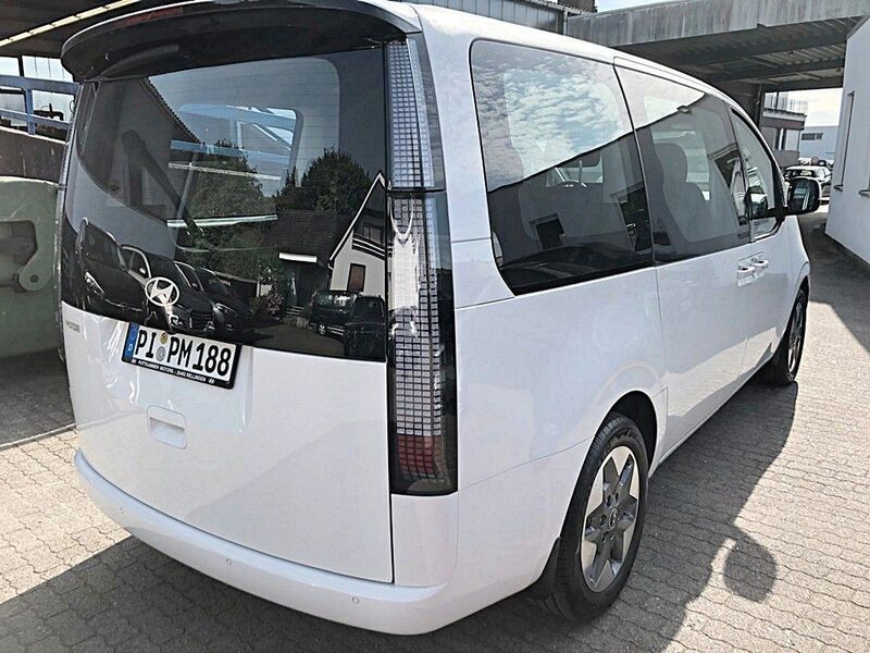 Gebraucht Hyundai Staria Trend 224 PS (164 kW) 2024 Weiß Van / Kleinbus