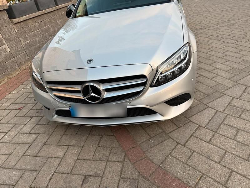 Silber Gebraucht 2020 Mercedes C180 Limousine | 24.500 € - Bild 1/4
