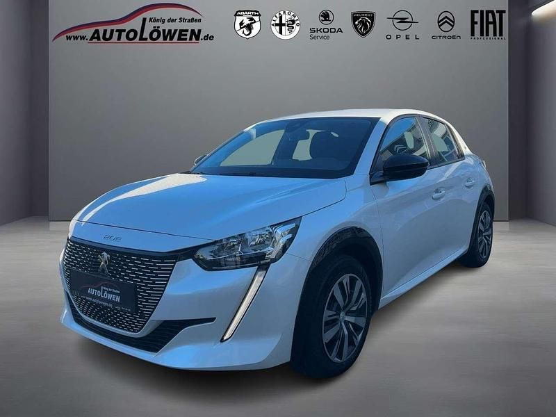 Perlmutt weiss Gebraucht 2022 Peugeot e-208 Active Kleinwagen | 16.430 € (Fairer Preis) - Bild 1/4
