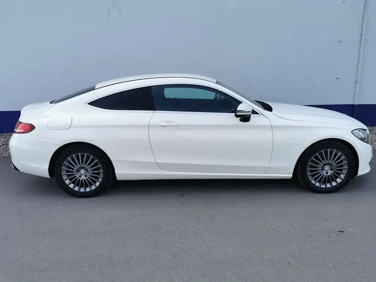 Gebraucht Mercedes C200 184 PS (135 kW) 2016 Polarweiss  unilack Coupé