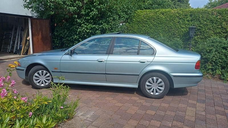 Silber Gebraucht 1996 BMW 523 Limousine | 3.500 € (Fairer Preis) - Bild 1/4