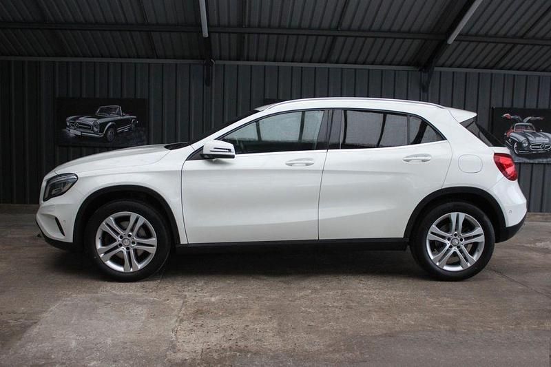 Gebraucht Mercedes GLA250 211 PS (155 kW) 2016 Weiß SUV