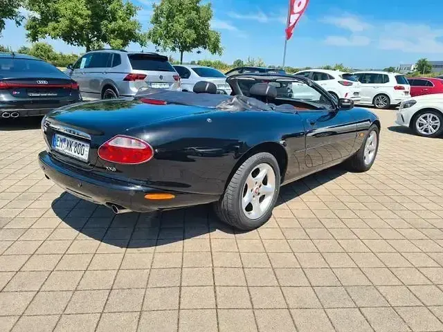 Używany Jaguar XK8 284 KM (208 kW) 2001 Czarny Kabriolet