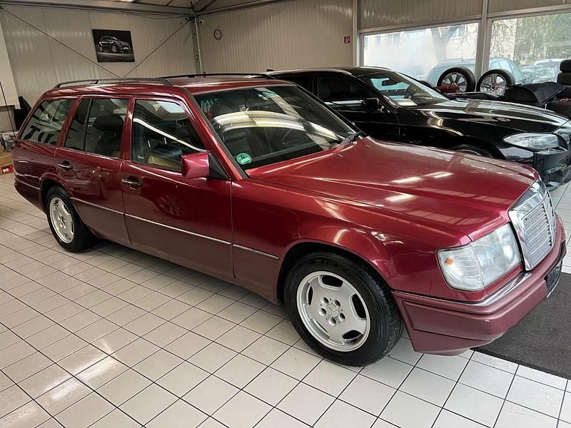 Rot Gebraucht 1992 Mercedes E300 Elegance Kombi | 9.990 € - Bild 1/4